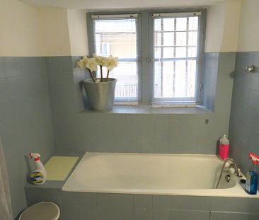 STUDIO MEUBLÉ, 340€ H.C, Nîmes rue de l’Aspic, 22m² - Photo 2