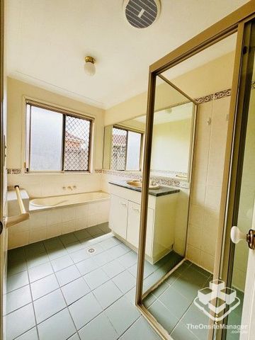 4 Bedroom house in Stretton - Photo 2