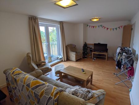 4 bedroom flat to rent - Photo 4