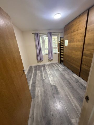 2 Bed Flat, Spectrum Tower, IG1 - Photo 2