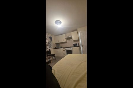 Studio Flat, Ivinghoe Road, RM8 - Photo 2