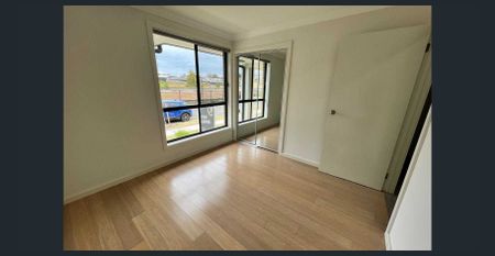 GREAT FAMILY HOME IN QUIET STREET! - Photo 4