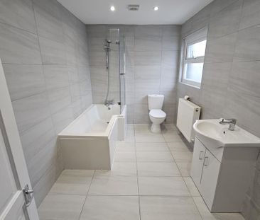 2 bedroom terraced house to rent - Photo 3