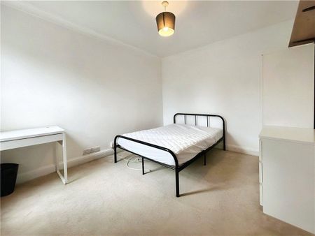 4 bedroom semi-detached house to rent - Photo 5