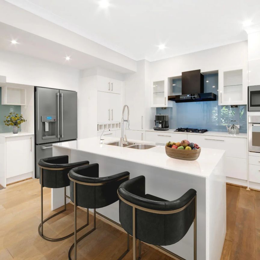 Designer Family Home Of Space And Sophistication - Photo 1