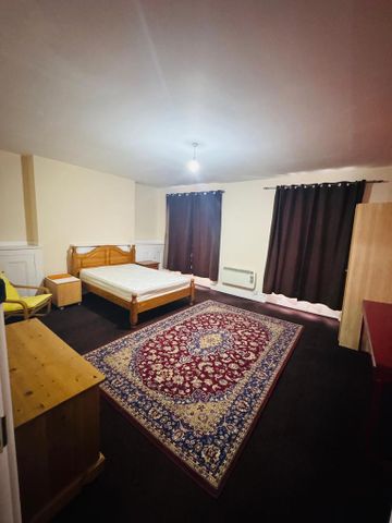 4 bedroom flat to rent - Photo 2