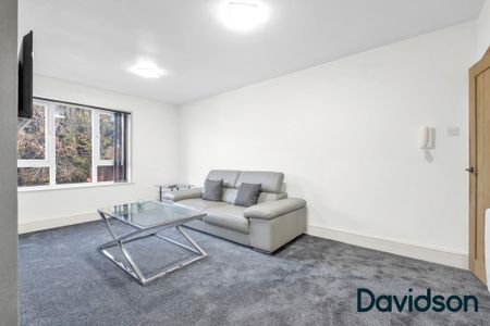 3 bedroom flat to rent - Photo 4