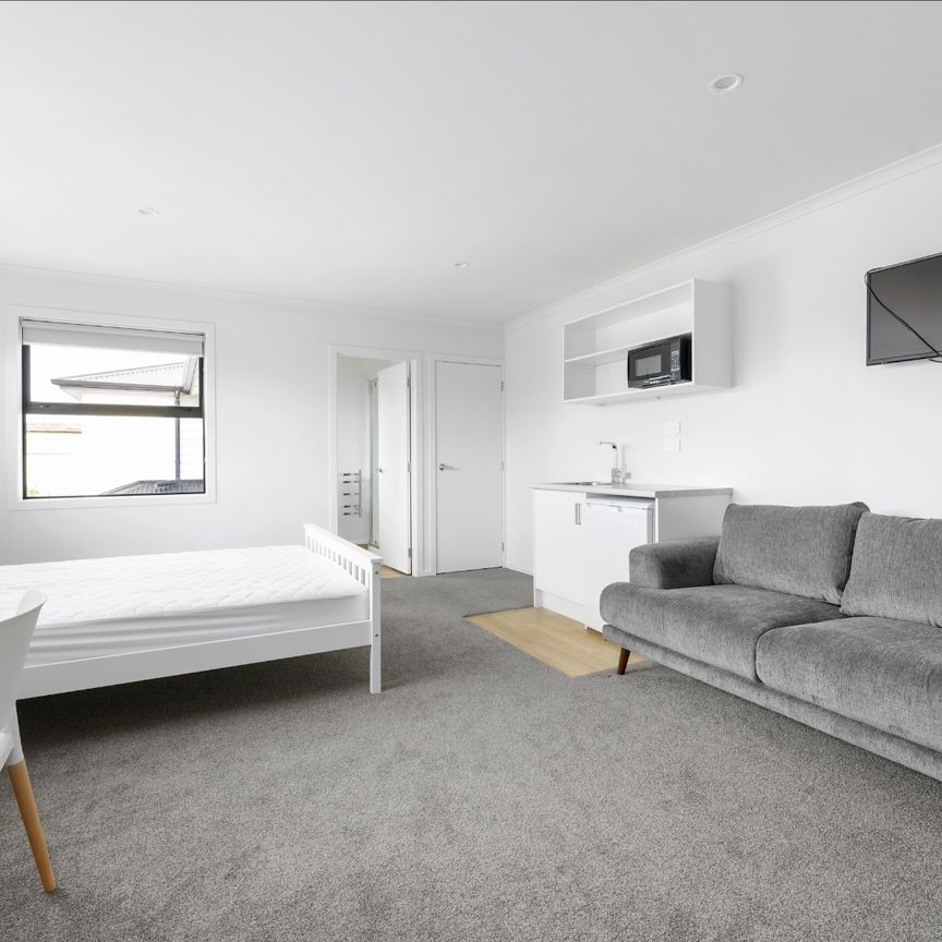 Recently renovated studio units just a short walk away from the Grey Street Shops and Cafes. - Photo 1