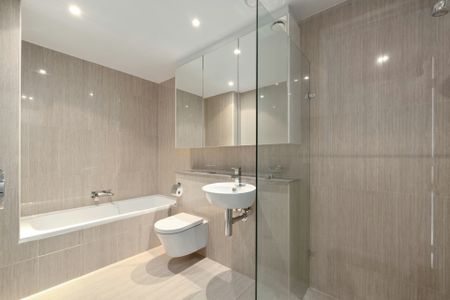 Lifestyle Ground Floor Apartment with Sunlit North-Facing Courtyard - C Block - Photo 4