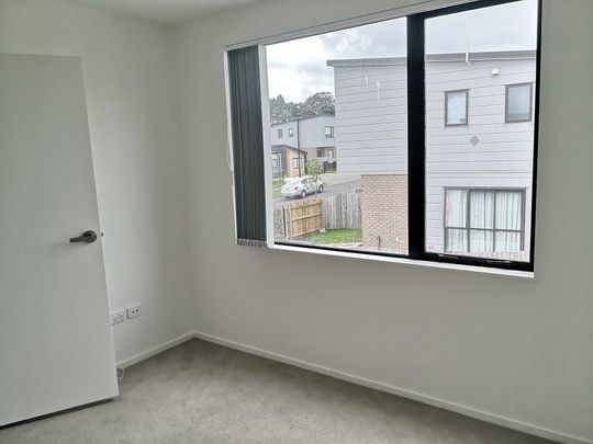 Modern 3BR Townhouse in Papakura - Photo 1