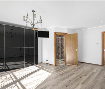 6 bedroom detached house to rent - Photo 3