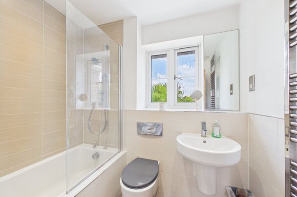 4 bedroom House in St. Matthews Court, Maidenhead - Photo 1
