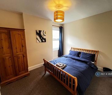 1 bedroom in a house share to rent - Photo 2