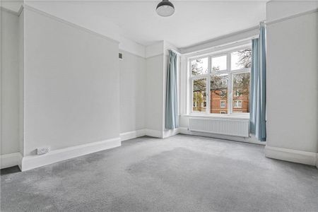 *Includes GAS & ELECTRIC* Spacious and well presented three bedroom top floor apartment in central Summertown and within a short walk to shops and facilities. Close to bus stops with regular bus running into the city centre. - Photo 2