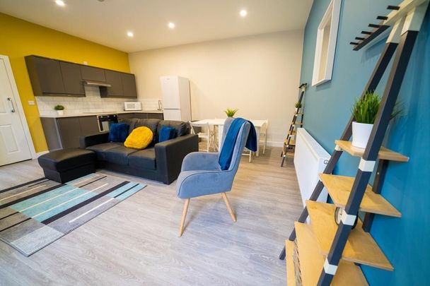 4 bedroom flat to rent - Photo 1