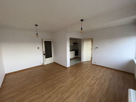 Genk, Dieplaan 53 bus 28 - Gezellig appartement met 1 slaapkamer ( 43 m2) en kelderberging in het hart van Genk. - Photo 3