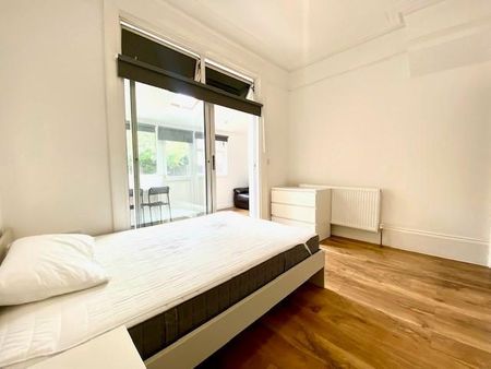 1 bedroom in a house share to rent - Photo 3