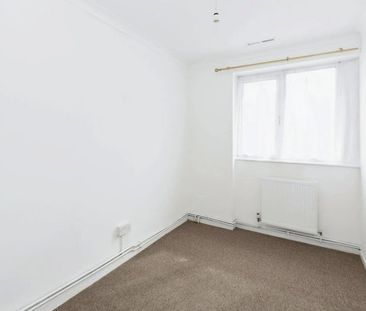 Room in a Shared House, Cowbridge Lane, IG11 - Photo 2