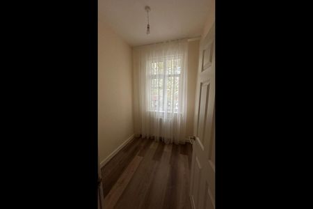 3 Bed Terraced House, Kimberley Avenue, E6 - Photo 4