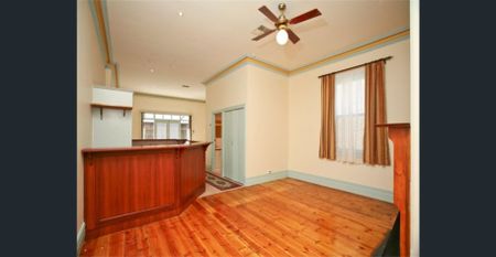 Classic single front character cottage - Photo 3