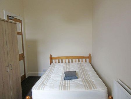 3 bedroom flat to rent - Photo 4