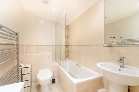 Room in a Shared Flat, Merton Road, SW19 - Photo 2
