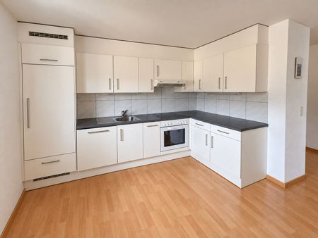 Spacieux appartement de 4.5 pièces avec balcon - Photo 2