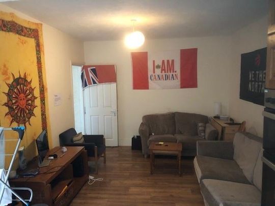 6 bedroom house to rent - Photo 1