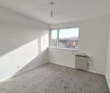 3 bedroom flat to rent - Photo 5