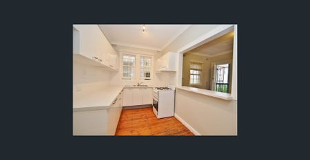 Quiet Art Deco Apartment In Bondi - Photo 3