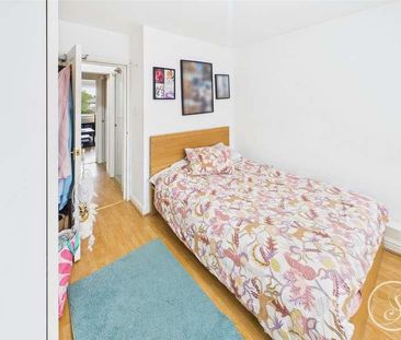 High Moor Crescent, Leeds, LS17 - Photo 2