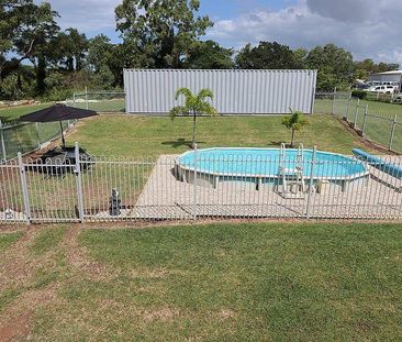 Stunning 3-Bedroom Queenslander With Pool - Photo 6
