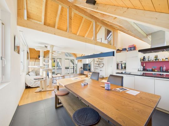 Einzigartige 4.5-Zimmer-Dachwohnung mit Galerie und Weitblick in Kaufdorf - Photo 1