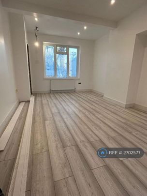 3 bedroom end of terrace house to rent - Photo 1