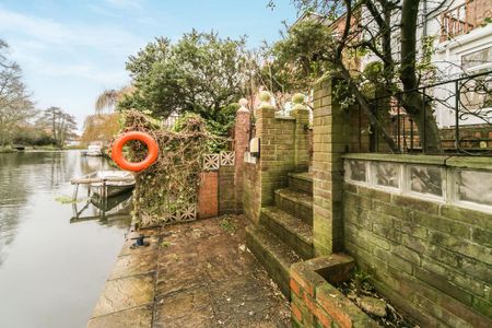 2 bedroom terraced house to rent - Photo 4