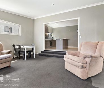 Spacious 3-Bedroom Home Close to Schools & Transport - Photo 1