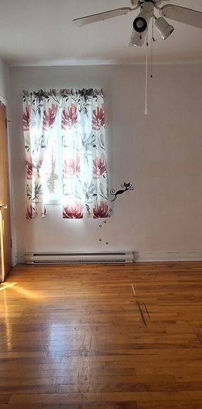 3 1/2 HAUT DE TRIPLEX TRANQUILLE - Photo 1