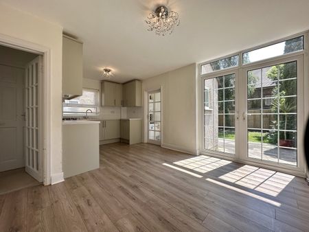 4 bedroom semi-detached house to rent - Photo 2