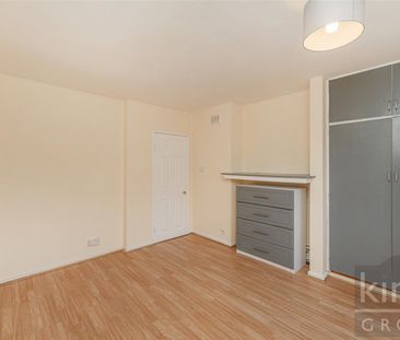 2 Bedroom Flat - First Floor To Let - Photo 6