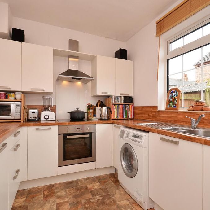 2 bedroom terraced house to rent - Photo 1