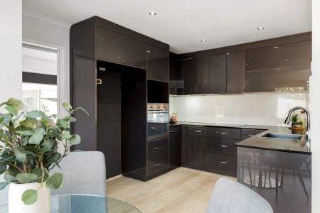 The Perfect Blend of Modern Convenience and Comfort - Photo 2