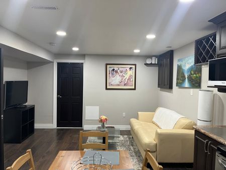 For Lease - 6057 Leeside Crescent Unit# Basement, Mississauga, Ontario - Photo 4