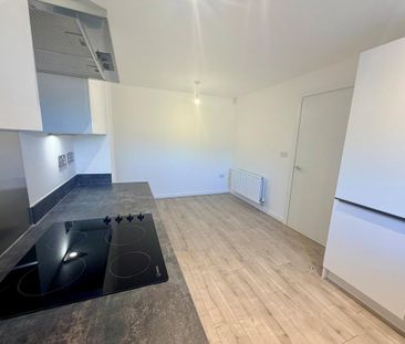 4 bedroom terraced house to rent - Photo 2