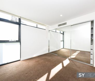 Tri-level 2 Bedrooms and study available in Camperdown - Photo 4