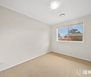 Charming 3 Bedroom with Courtyard & Double Parking - Photo 6