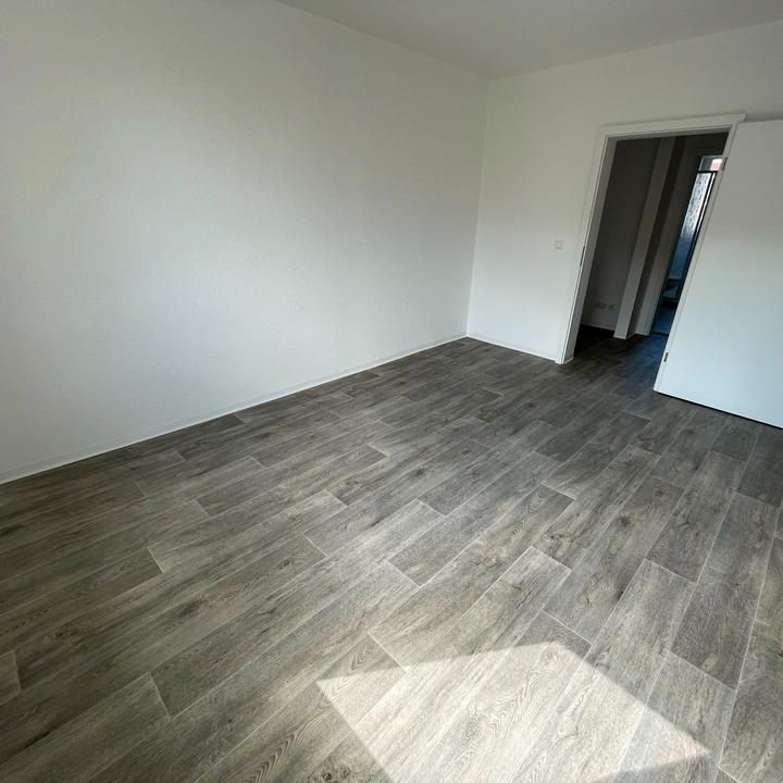 Erstbezug nach Sanierung - 3RWE mit Balkon und Dusche - Foto 1