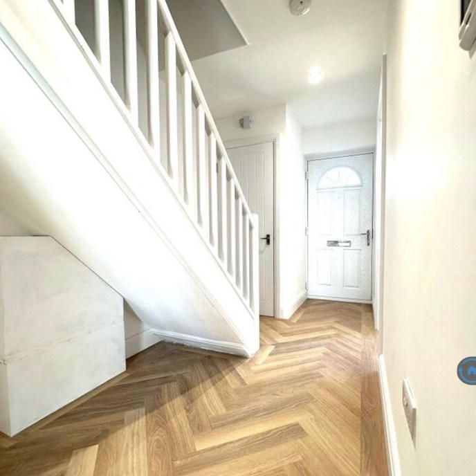 4 bedroom semi-detached house to rent - Photo 1