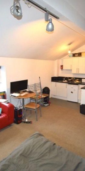 Studio to rent - Photo 1