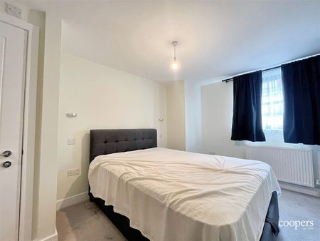 2 bedroom apartment - Photo 4