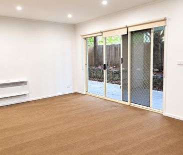 Spacious Ground-Floor Apartment with Private Courtyard - Photo 1